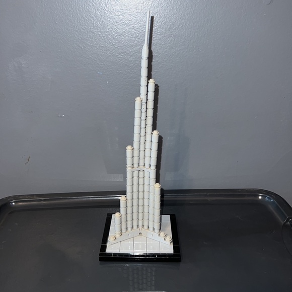 Retired Lego Burg Khalifa Dubai 21008 - Picture 4 of 7